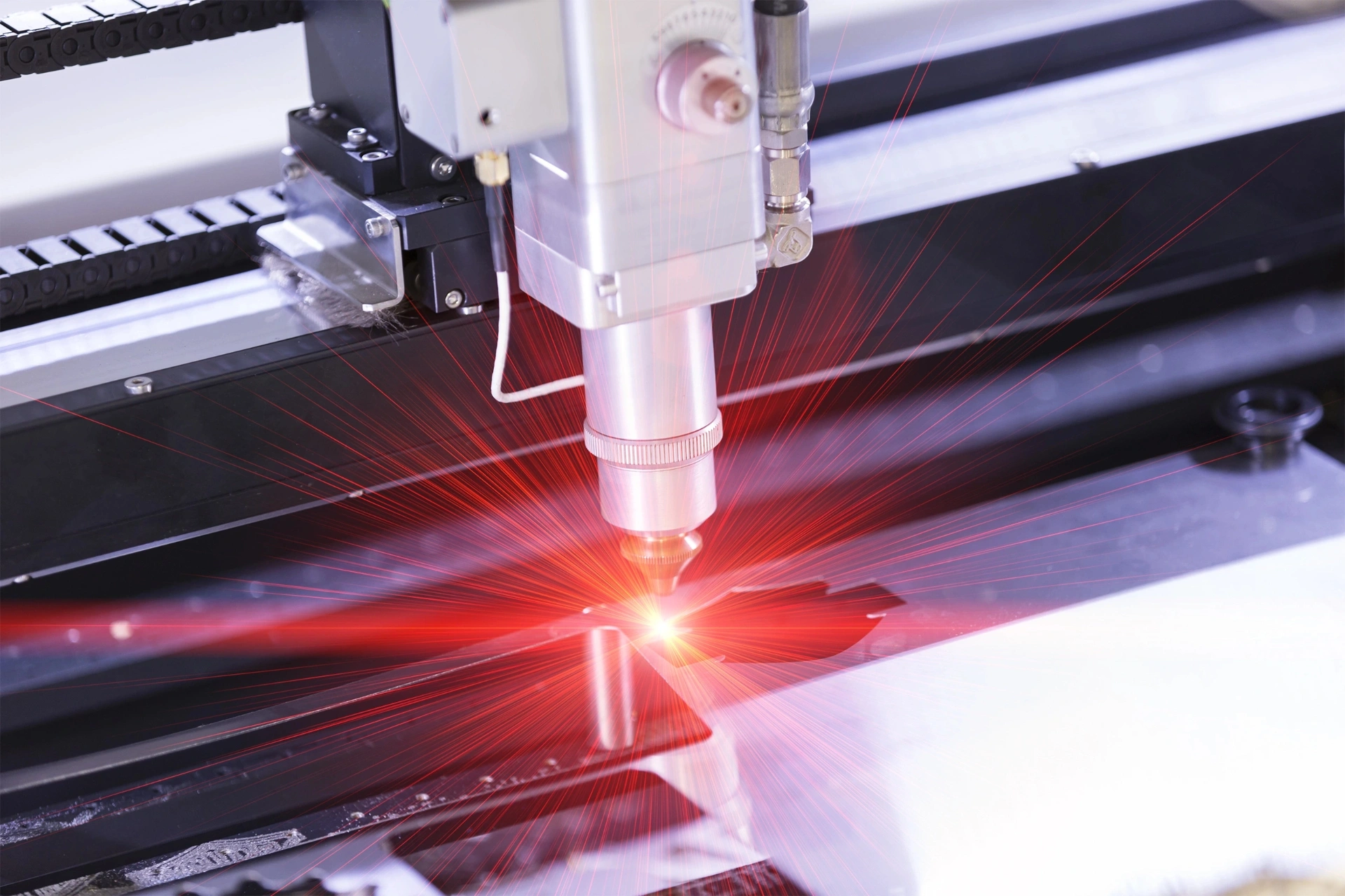 Detal z otworami po cięciu laserowym