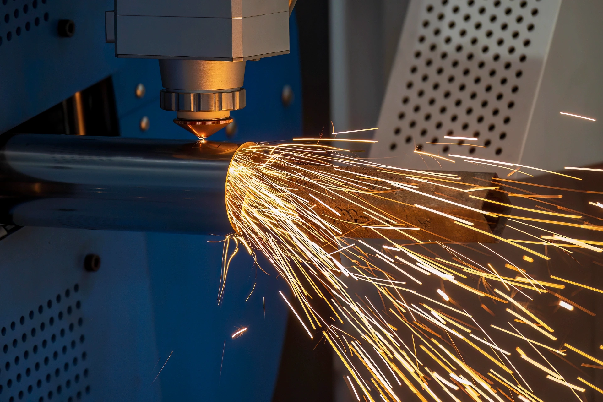Detal po laserowym cięciu rury na ADIGE LTX LASERTUBE